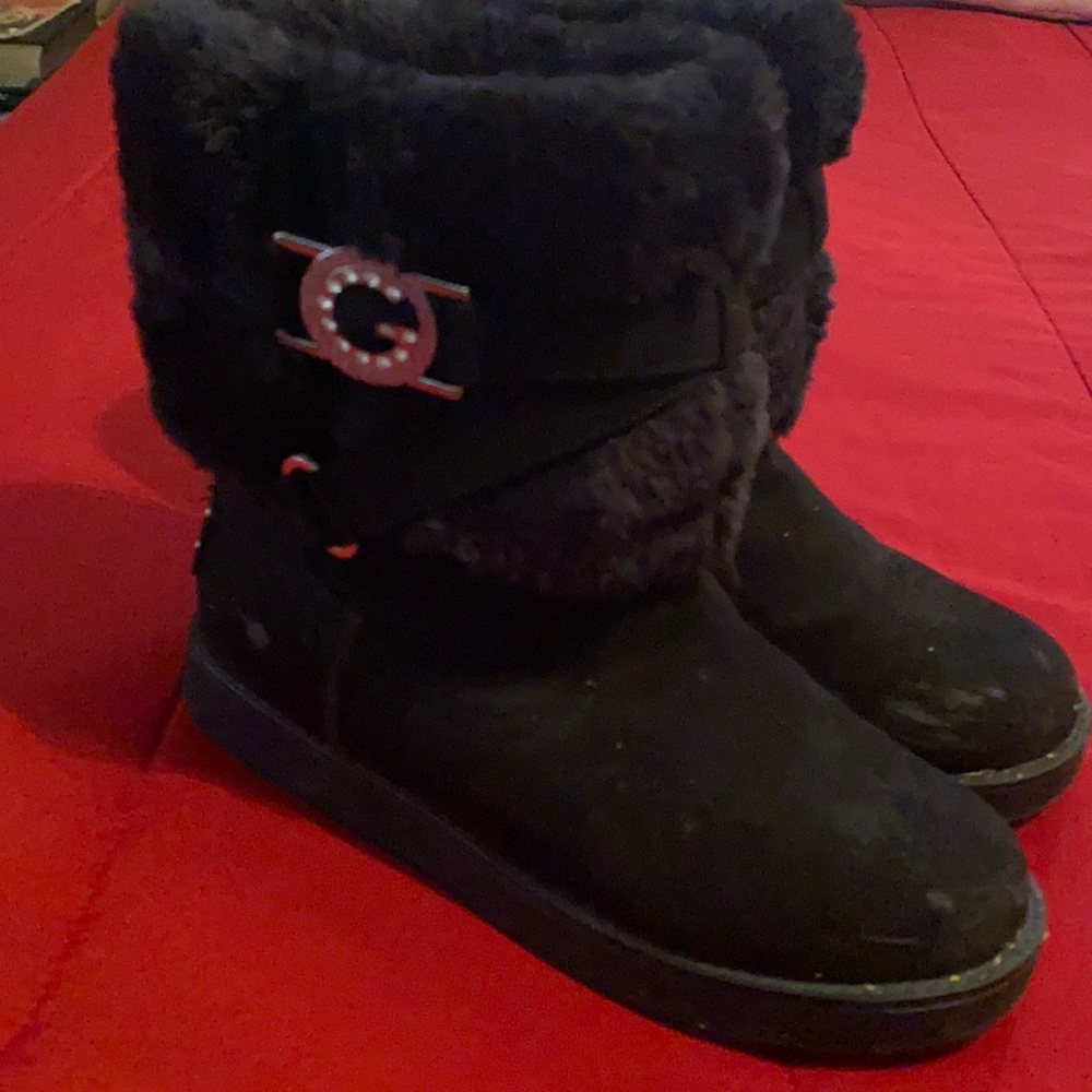 Black winter boots